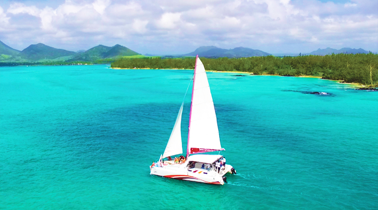 ILE AUX CERFS ISLAND CATAMARAN